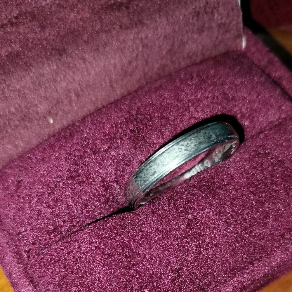 Tungsten ring, elven leaves inscribed outside, words inscribed inside